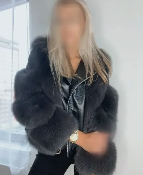 Katrin, 28