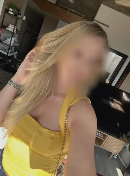 Melanie, 37