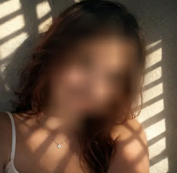 Melanie, 23