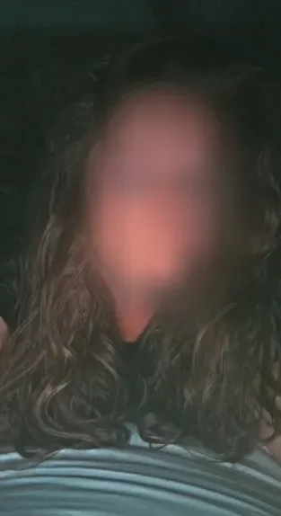 Özlem, 26