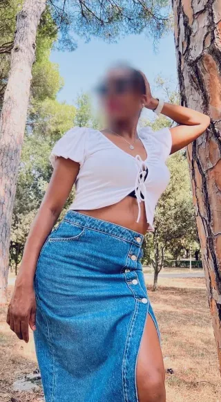Sabrina, 37