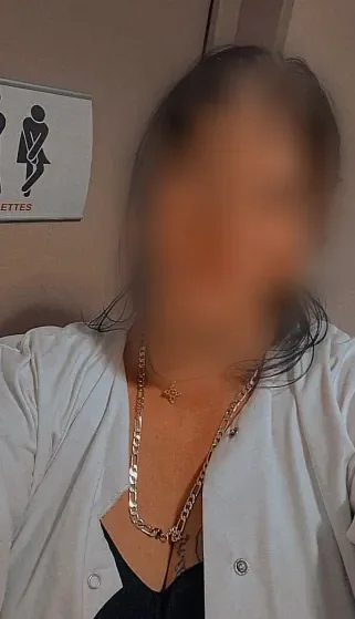 Zeynep, 33
